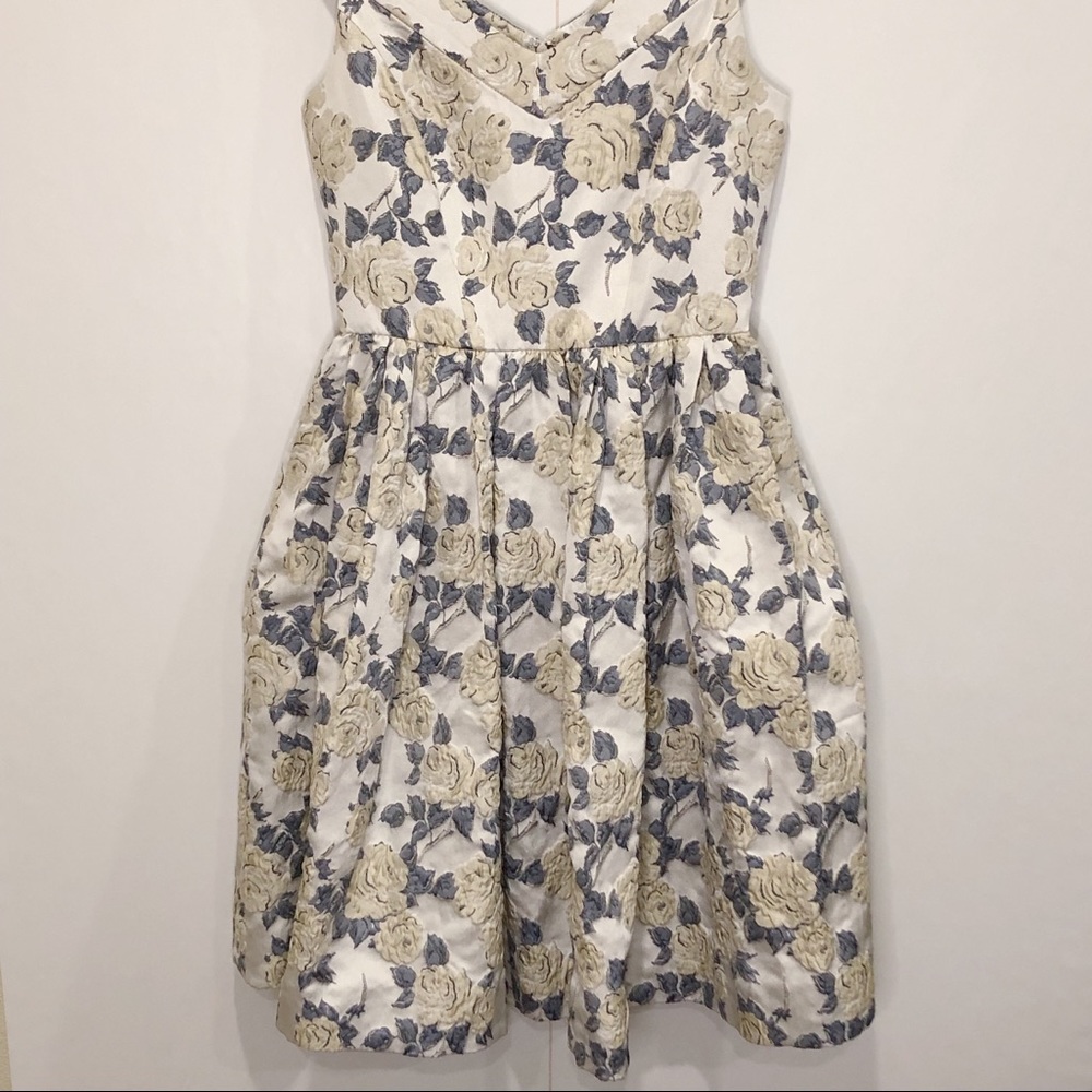 Gal Meets Glam Blue and White Floral Dress - Picture 9 of 15